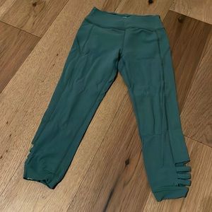 Beyond yoga capri length leggings